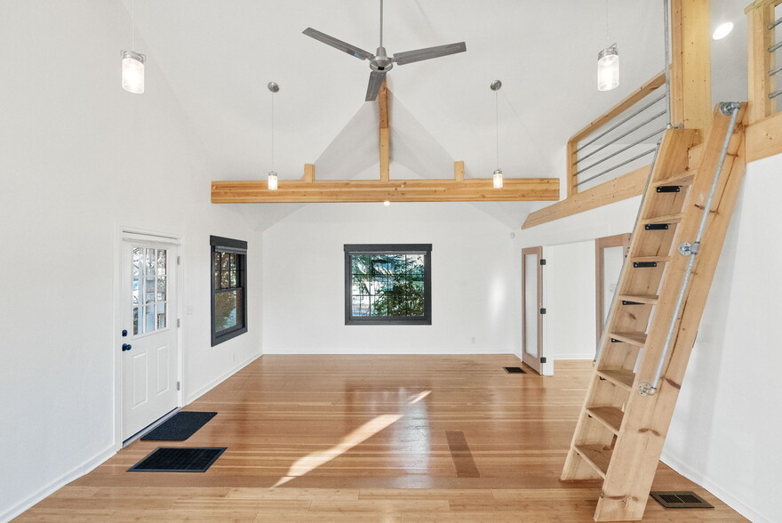 More Photos Of 15 NW Franklin Ave, Bend Office For Sale