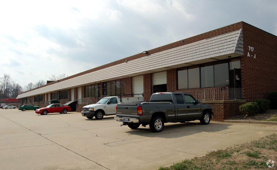 More Photos Of 717 Atando Ave, Charlotte Light Manufacturing For Lease