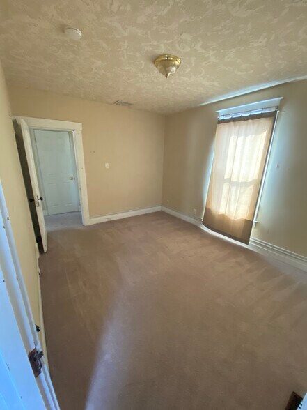 More Photos Of 1625 12th St SE, Salem Office Residential For Sale