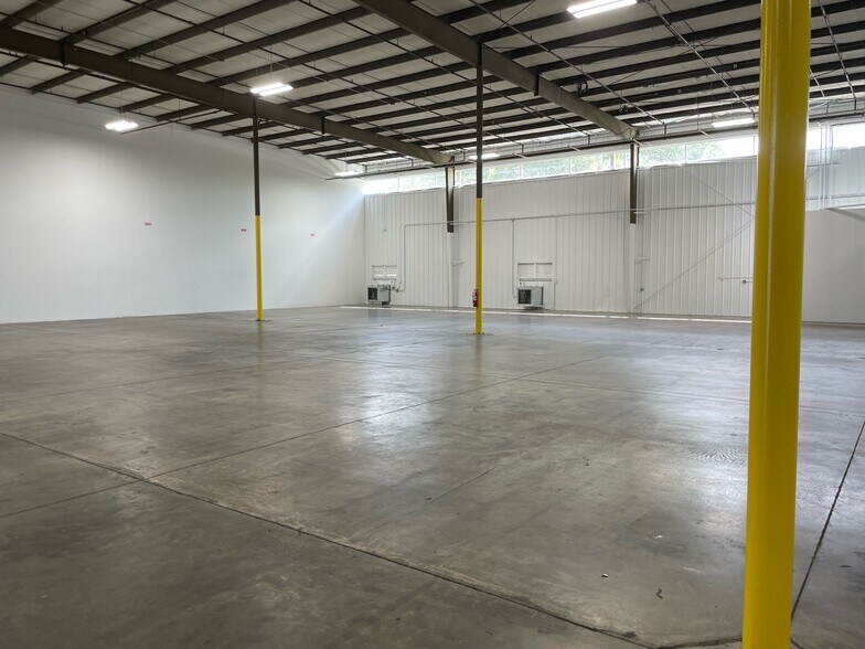 More Photos Of 350 W State Road 434, Longwood Manufacturing For Lease