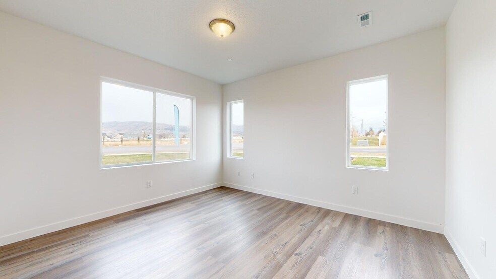 More Photos Of 1378 S Sawmill Blvd, Heber City Apartments For Sale