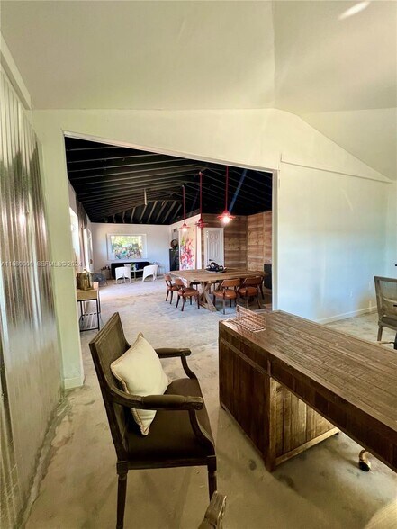 More Photos Of 650 NW 33rd St, Miami Office For Lease