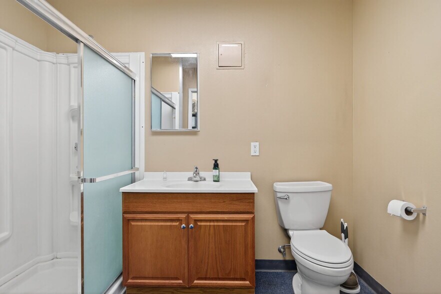 More Photos Of 4517 Market St, Ventura Light Distribution For Sale