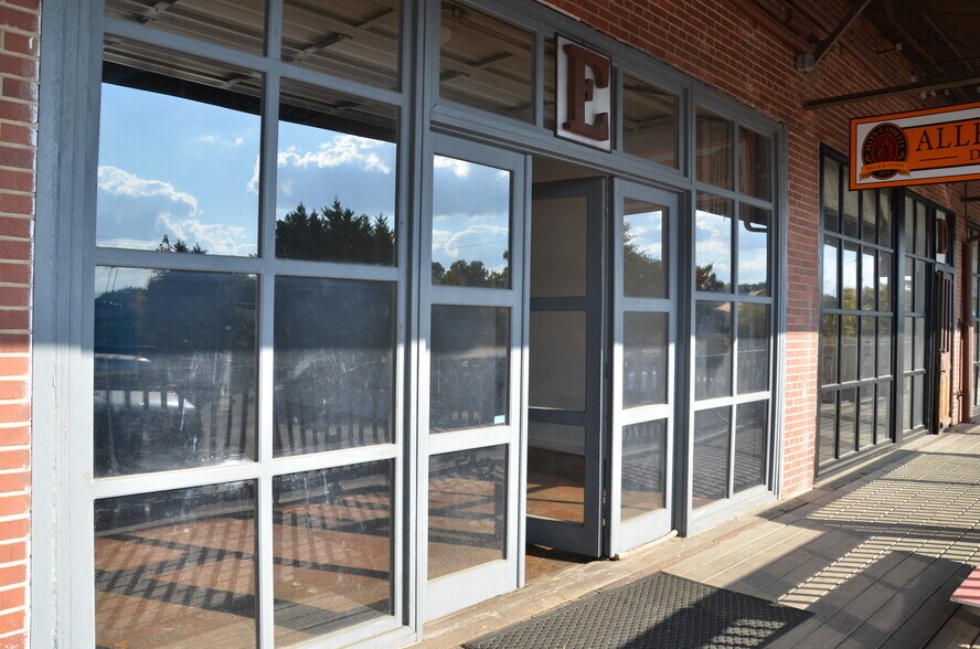 More Photos Of 996 Huff Rd NW, Atlanta Warehouse For Lease