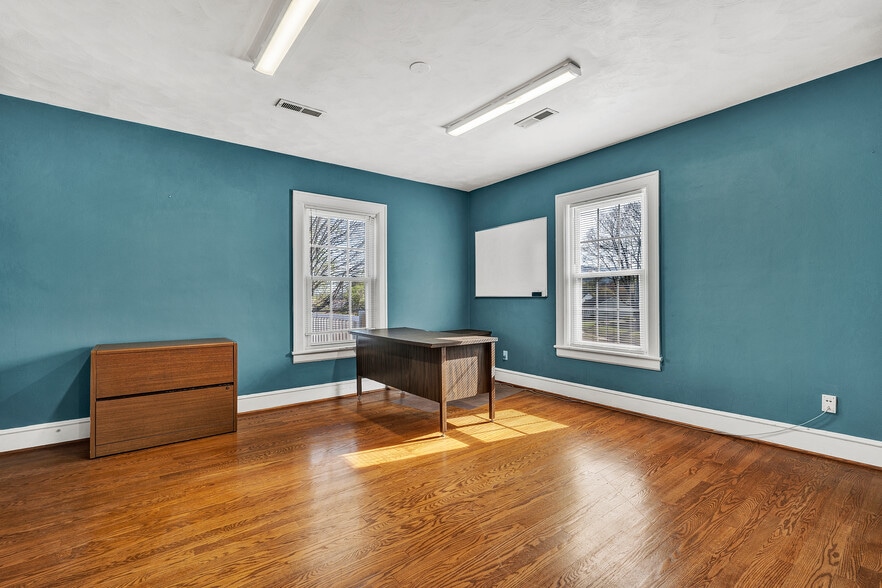 More Photos Of 5034 Williamson Rd NW, Roanoke Office For Lease