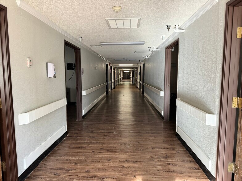 More Photos Of 540 SE Front St, De Kalb Skilled Nursing Facility For Sale
