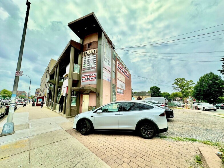 More Photos Of 14930-14936 Northern Blvd, Flushing Office For Sale