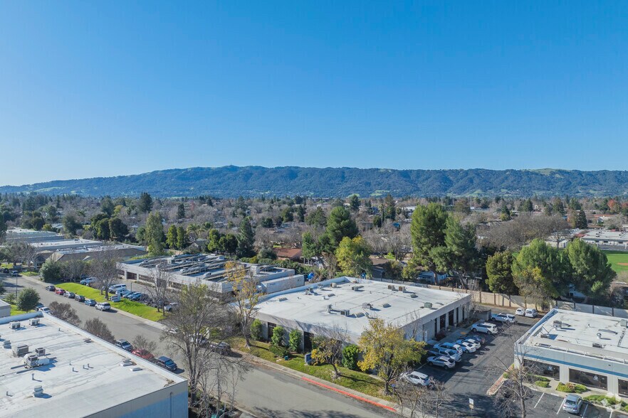 More Photos Of 1047 Serpentine Ln, Pleasanton Research And Development For Lease