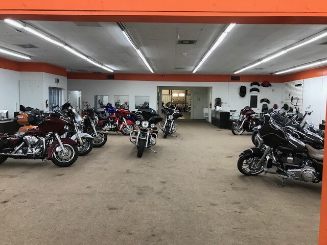 More Photos Of 8326-8330 Harry Hines Blvd, Dallas Auto Repair For Lease