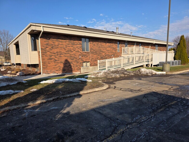 More Photos Of 2101 Aurelius Rd, Holt Medical For Lease