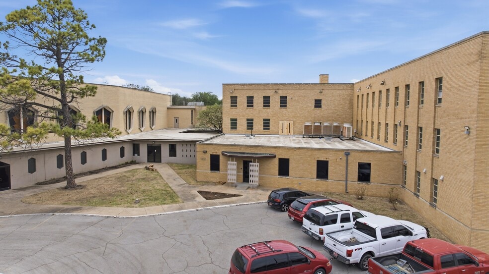 More Photos Of 1915 E 3rd St, Tulsa Religious Facility For Sale