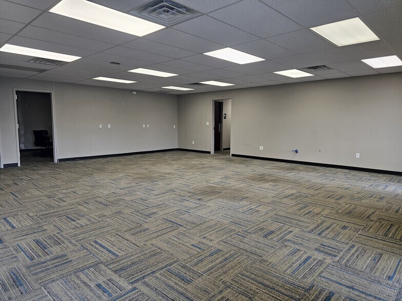 More Photos Of 1900 Indian Wood Cir, Maumee Office For Lease
