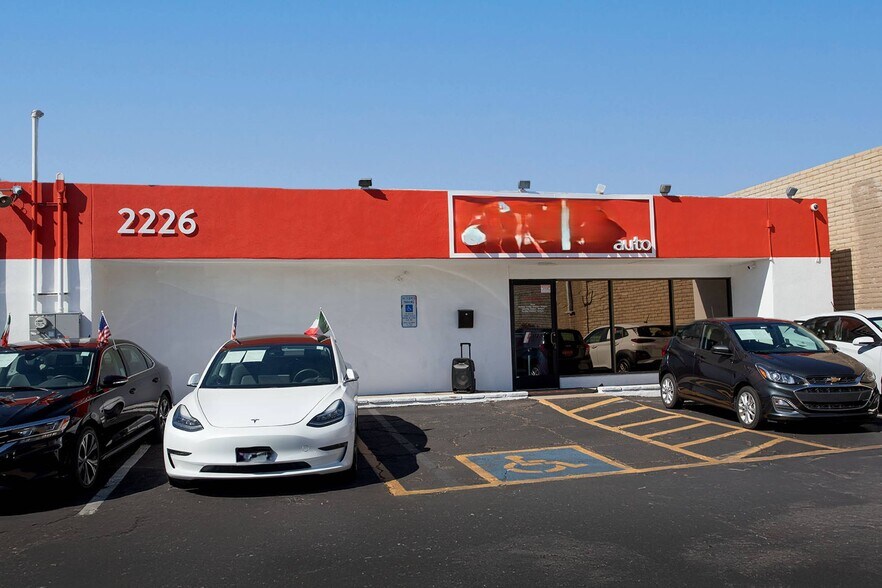 More Photos Of 2226 W Camelback Rd, Phoenix Auto Dealership For Lease