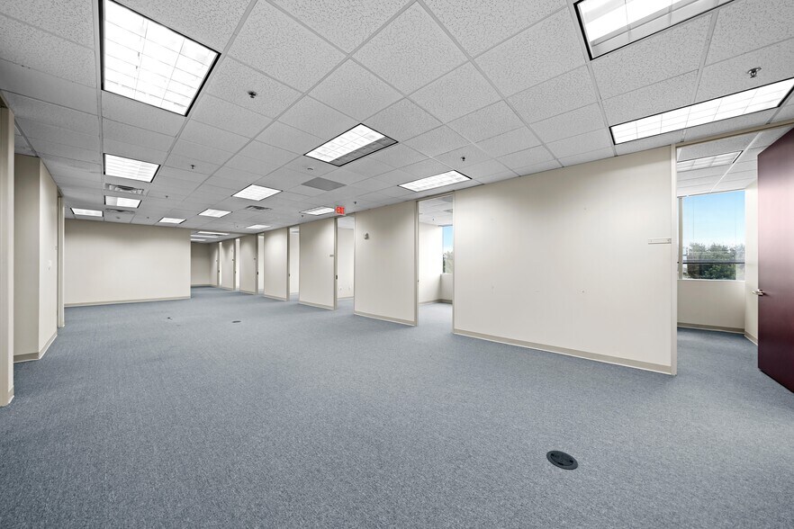 More Photos Of 7840 N Sam Houston Pky W, Houston Office For Lease