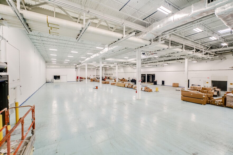 More Photos Of 1 Corporate Woods Dr, Bridgeton Distribution For Sale