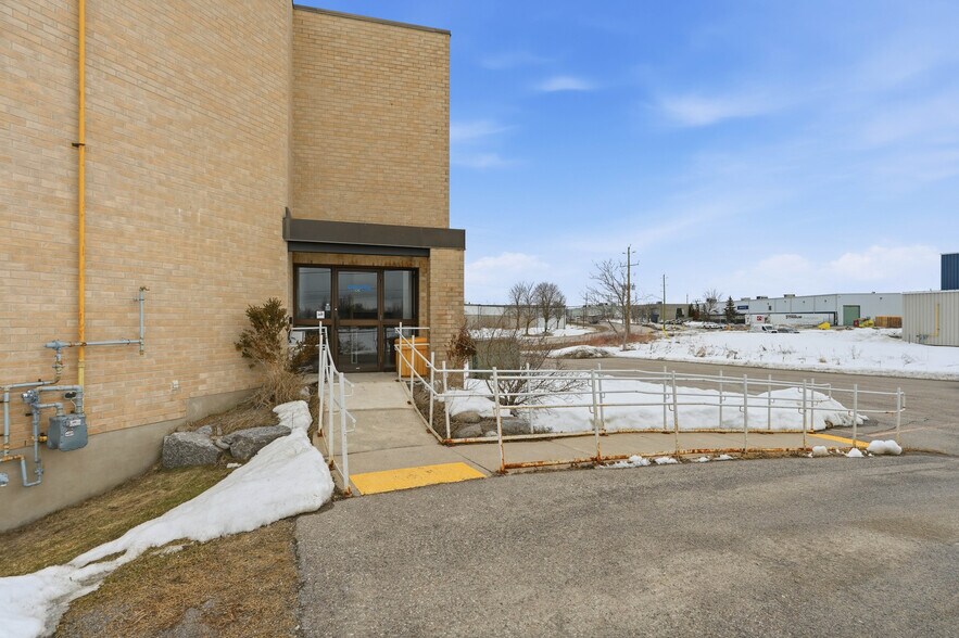 More Photos Of 149 N Murray St, Quinte West Office For Sale