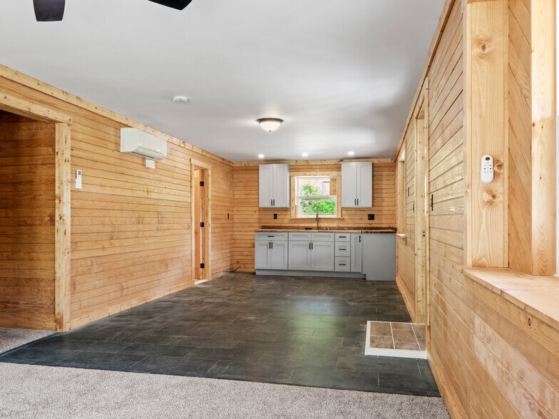 More Photos Of 137 Red Maple Ln, Burnsville Apartments For Sale