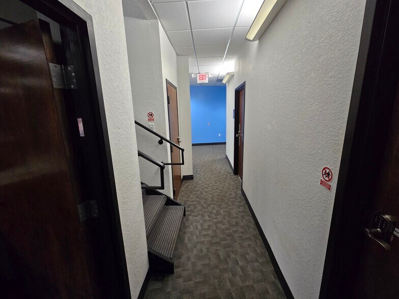 More Photos Of 6881 Kingspointe Pky, Orlando Flex For Lease
