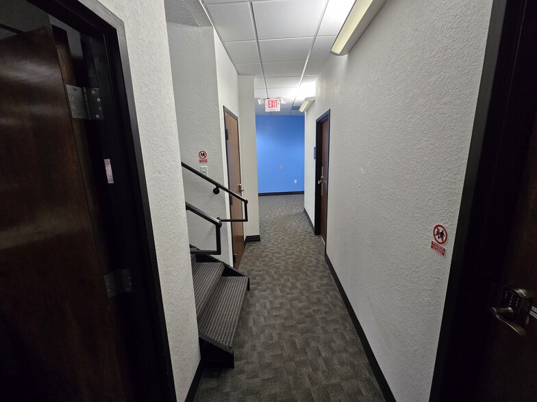 More Photos Of 6881 Kingspointe Pky, Orlando Flex For Lease