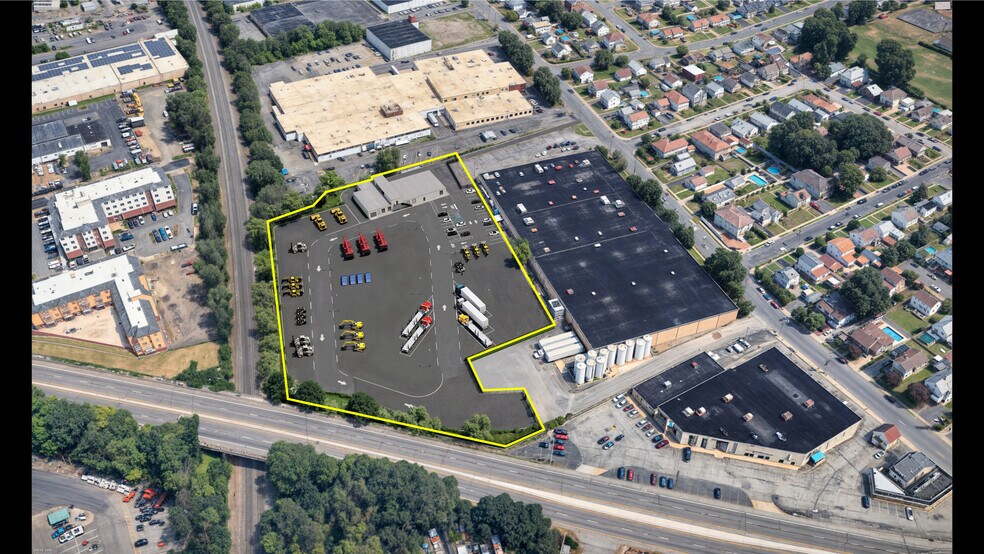 Primary Photo Of 125 N 5th St, Saddle Brook Truck Terminal For Lease
