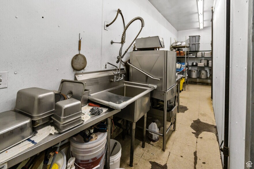 More Photos Of 1535 S State St, Salina Specialty For Sale