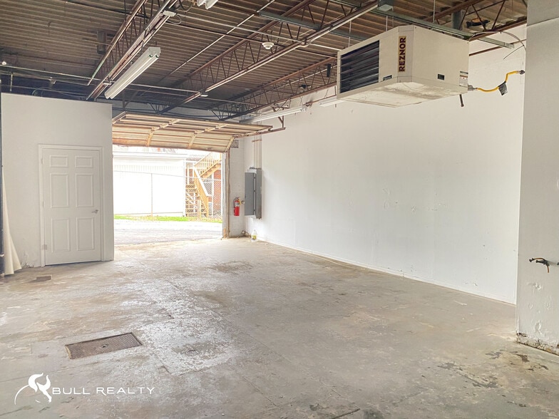 More Photos Of 5891 New Peachtree Rd, Doraville Warehouse For Lease