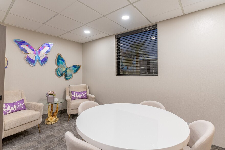 More Photos Of 810 S Casino Center Blvd, Las Vegas Office For Lease