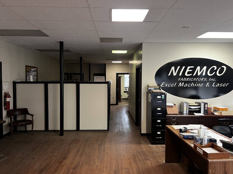 More Photos Of 1604 Northwestern Pky, Louisville Manufacturing For Sale