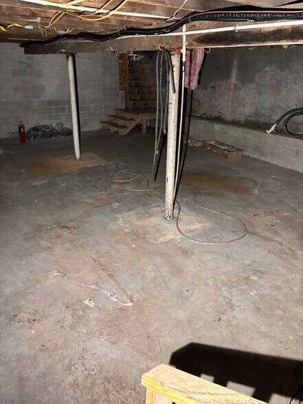 More Photos Of 116 Courthouse Sq, Edgefield Storefront For Lease