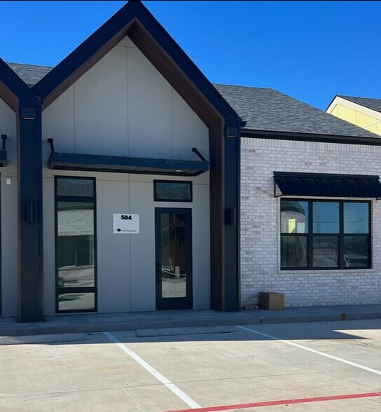 More Photos Of 1325 Main St, Katy Office For Lease