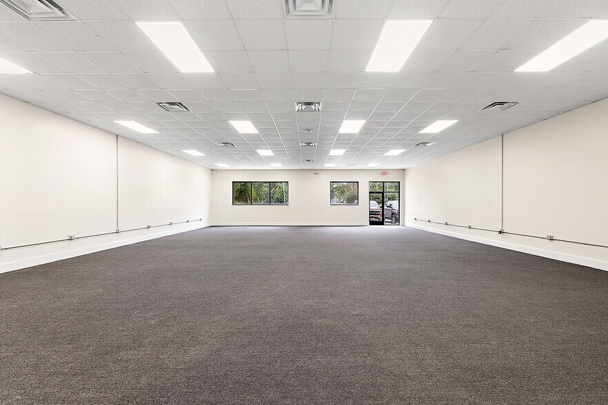 More Photos Of 10840-10850 W 9 Mile Rd, Oak Park Freestanding For Lease