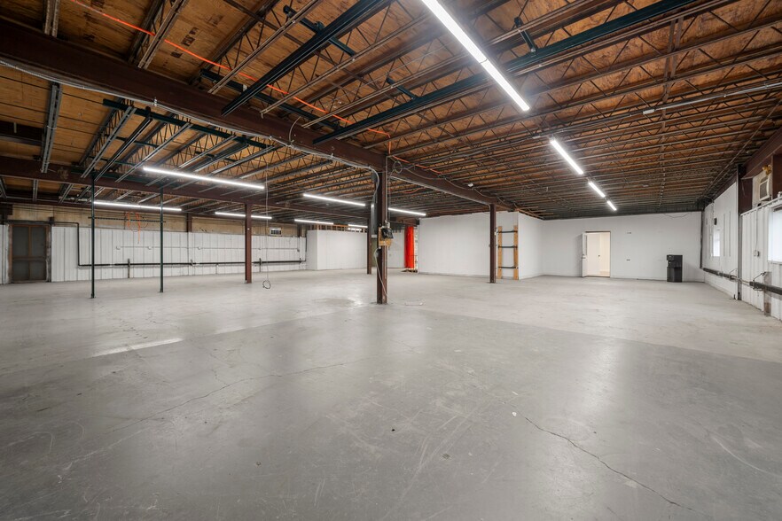 More Photos Of 597 Winthrop St, Taunton Manufacturing For Lease