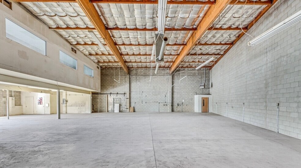 More Photos Of 826 W Santa Anita Ave, San Gabriel Manufacturing For Lease