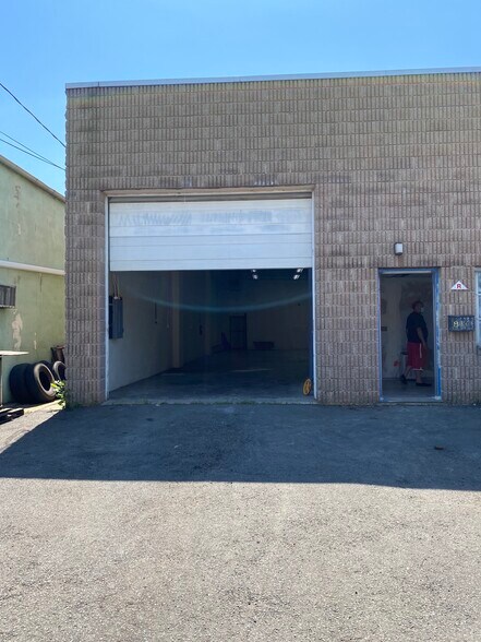 More Photos Of 816 E Elizabeth Ave, Linden Warehouse For Sale