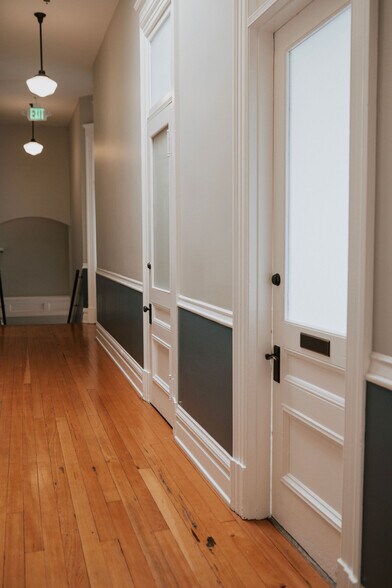 More Photos Of 105-135 Liberty St NE, Salem Storefront Retail Office For Lease