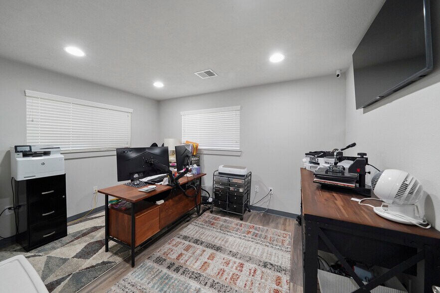 More Photos Of 408 Wilson Rd, Conroe Loft Creative Space For Lease