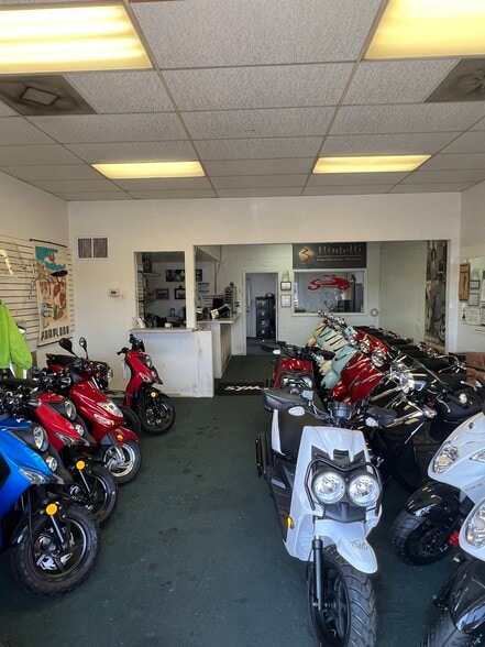 More Photos Of 851-859 US Highway 41 Byp S, Venice Storefront For Sale