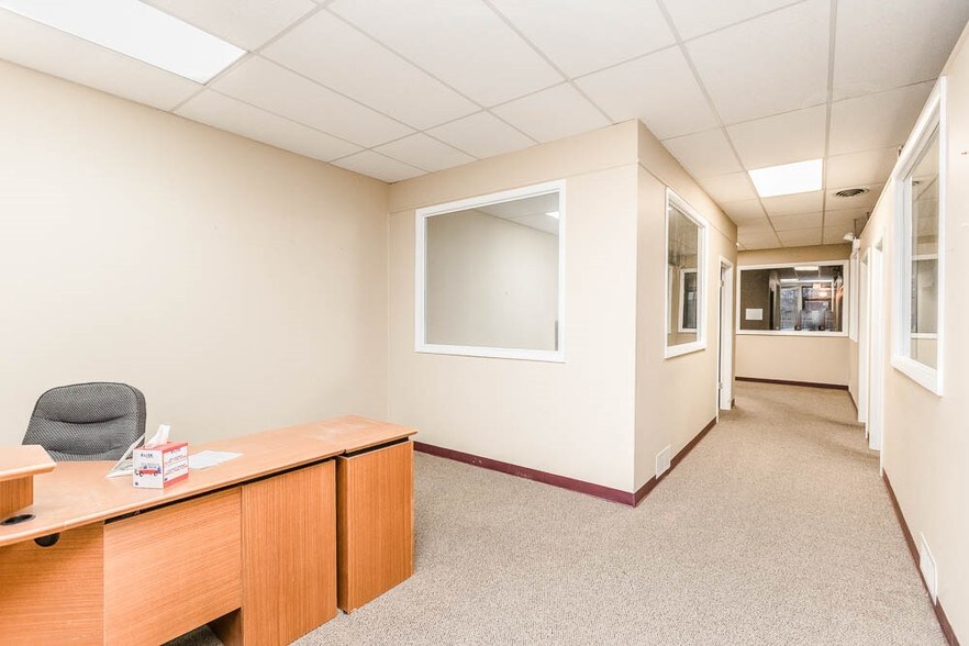 More Photos Of 4640-4650 Oakton St, Skokie Storefront For Lease