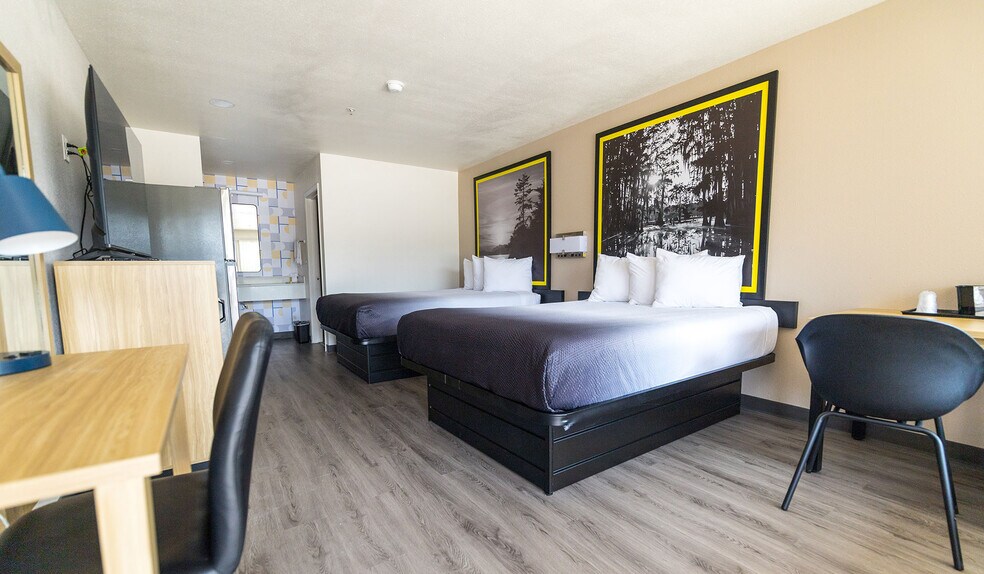 More Photos Of 2100 N Wheeler St, Jasper Hotel For Sale