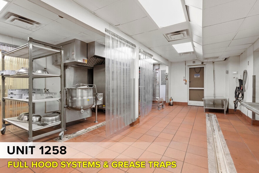 More Photos Of 1250-1264 SW Biltmore St, Port Saint Lucie Warehouse For Sale