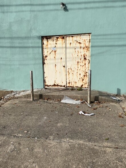 More Photos Of 54-60 Oakland St, Trenton Warehouse For Sale