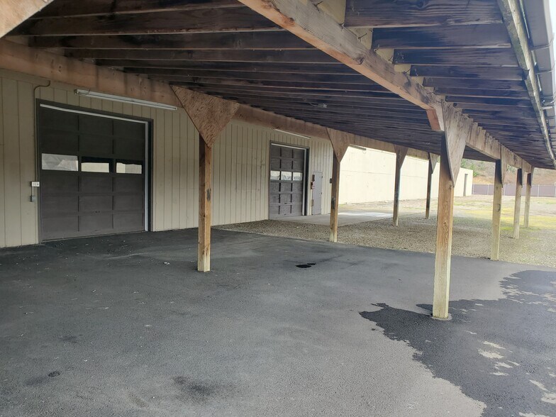 More Photos Of 3511 Boone Rd SE, Salem Distribution For Lease