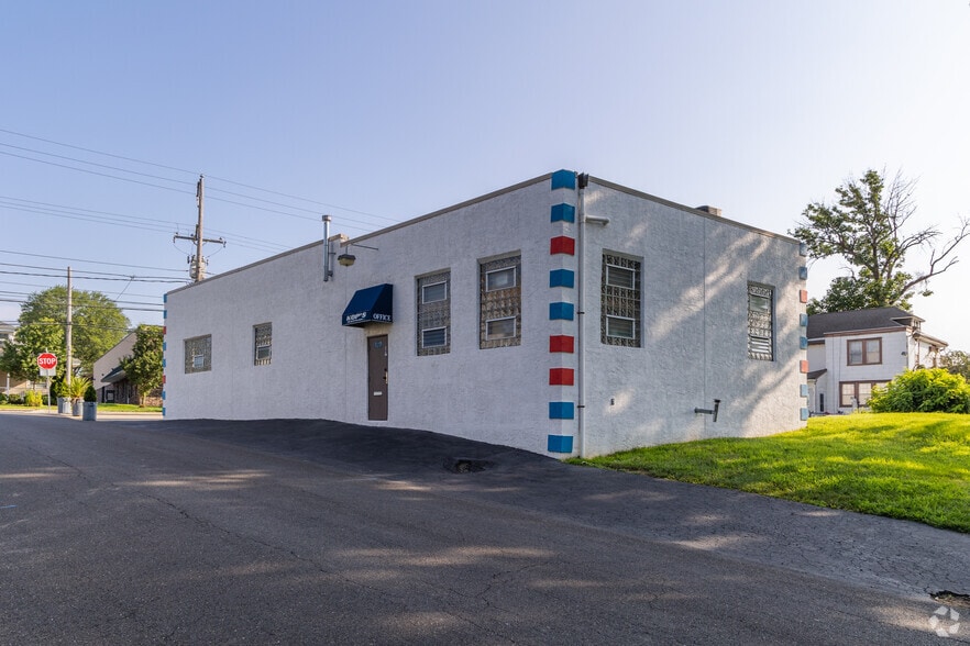 More Photos Of 829 Bristol Pike, Bensalem Showroom For Sale