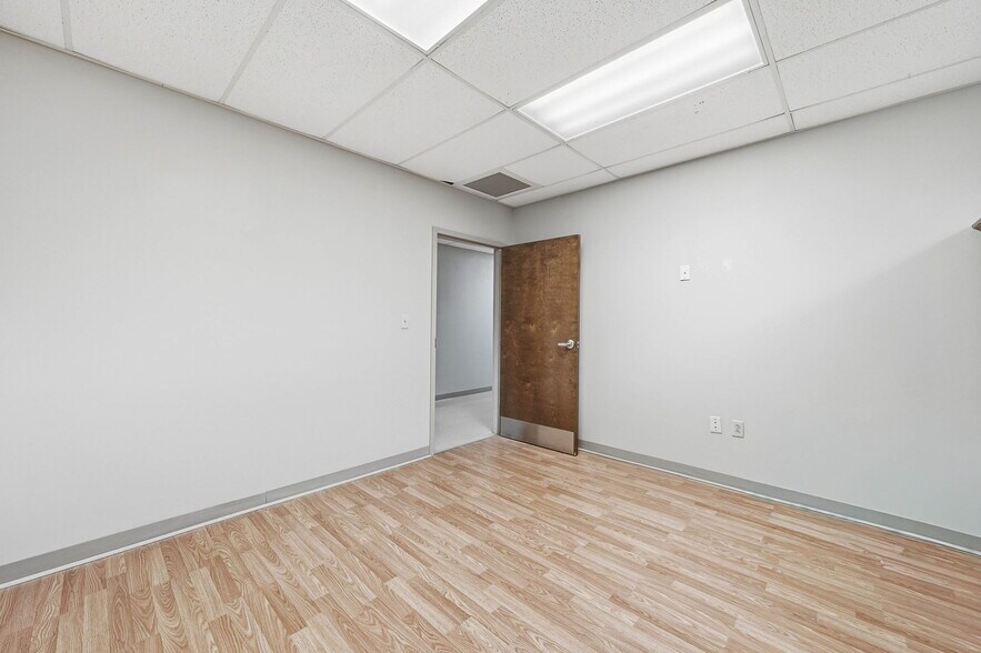 More Photos Of 329 Wesley St, Johnson City Medical For Sale