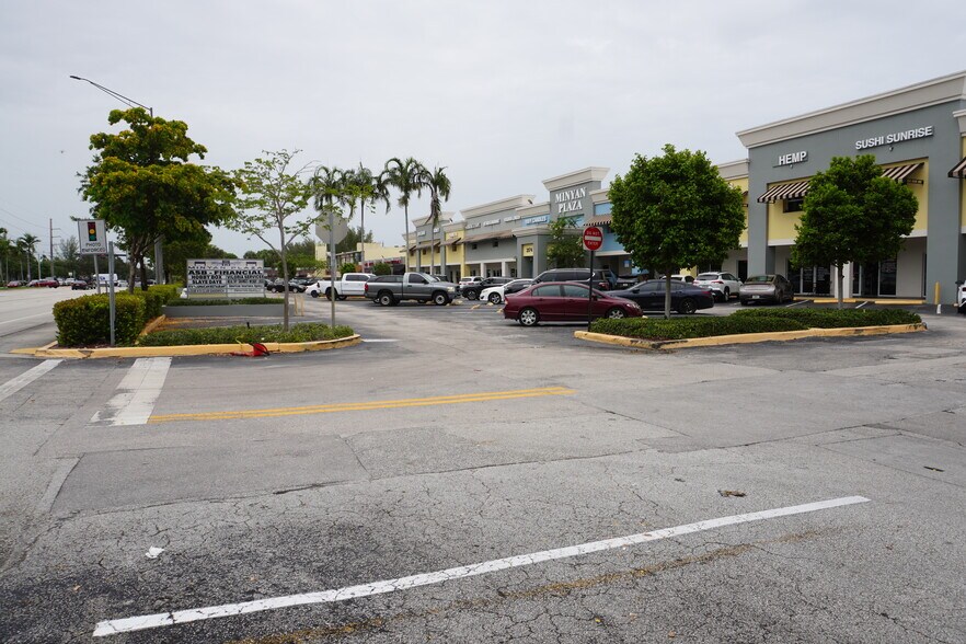 More Photos Of 2520-2650 N University Dr, Sunrise Unknown For Lease