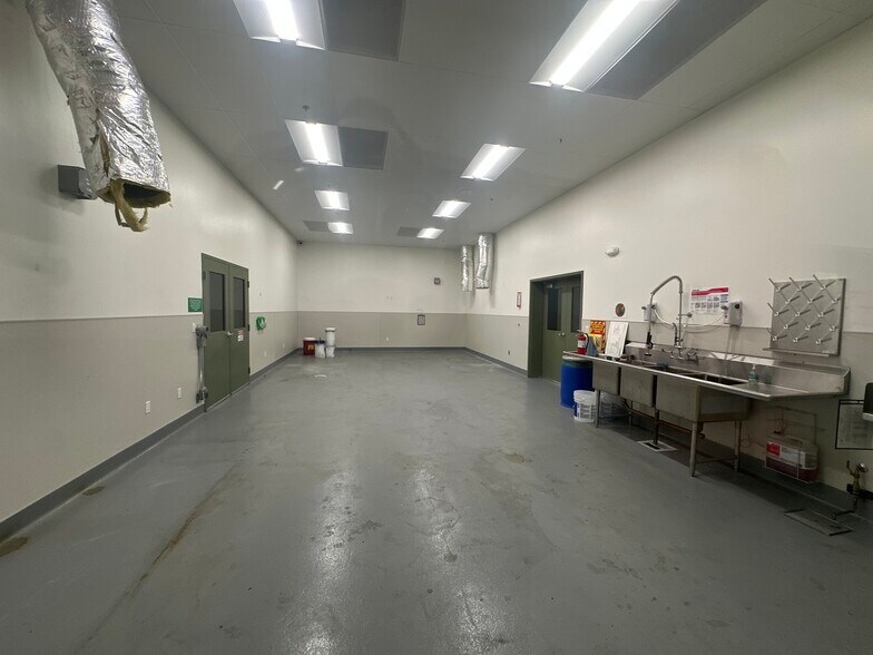 More Photos Of 2049 W Steele Ln, Santa Rosa Warehouse For Sale