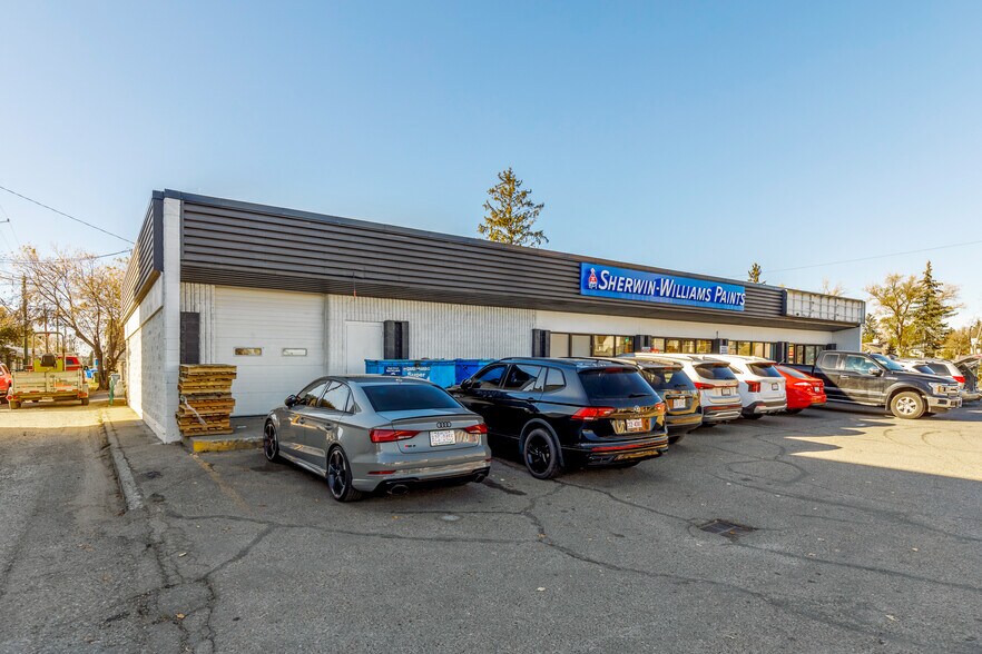 More Photos Of 1507 20 Av NW, Calgary Freestanding For Sale