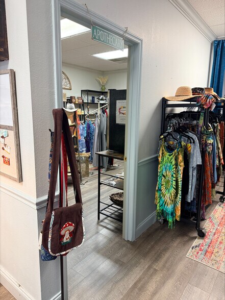 More Photos Of 115 N Tamiami Trl, Nokomis Office For Sale