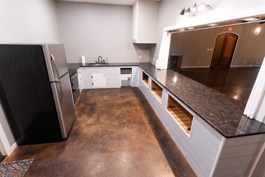 More Photos Of 387 A County Road 218, Corinth General Retail For Sale