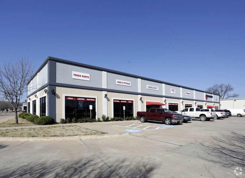 More Photos Of 901 N McDonald St, McKinney Unknown For Lease
